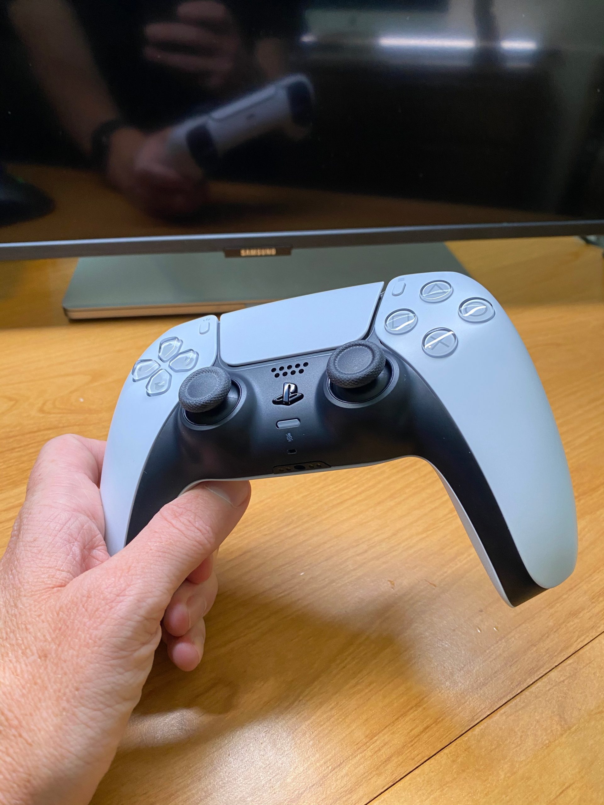 First Impressions of the Sony Dualsense Controller (without a PS5)