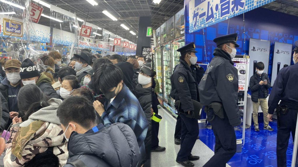 В&amp;nbsp;Японии пришлось привлечь полицию из-за ажиотажа вокруг поставки консолей.