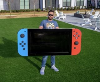 Engineer builds ‘world’s largest’ Switch and donates it to a children’s hospital