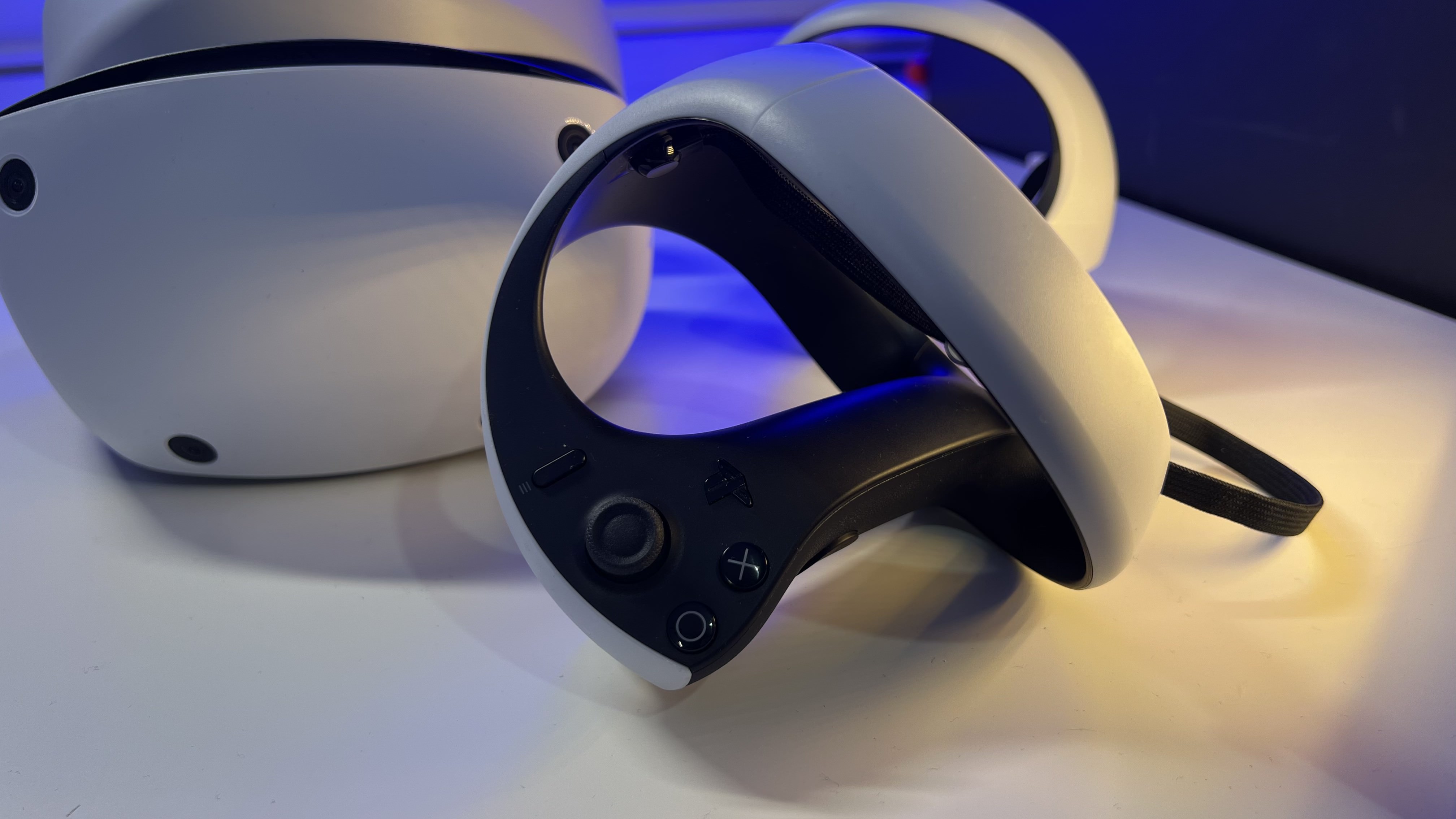 Review: PlayStation VR2 is an incredible headset, but with few killer games  right now : r/PS5