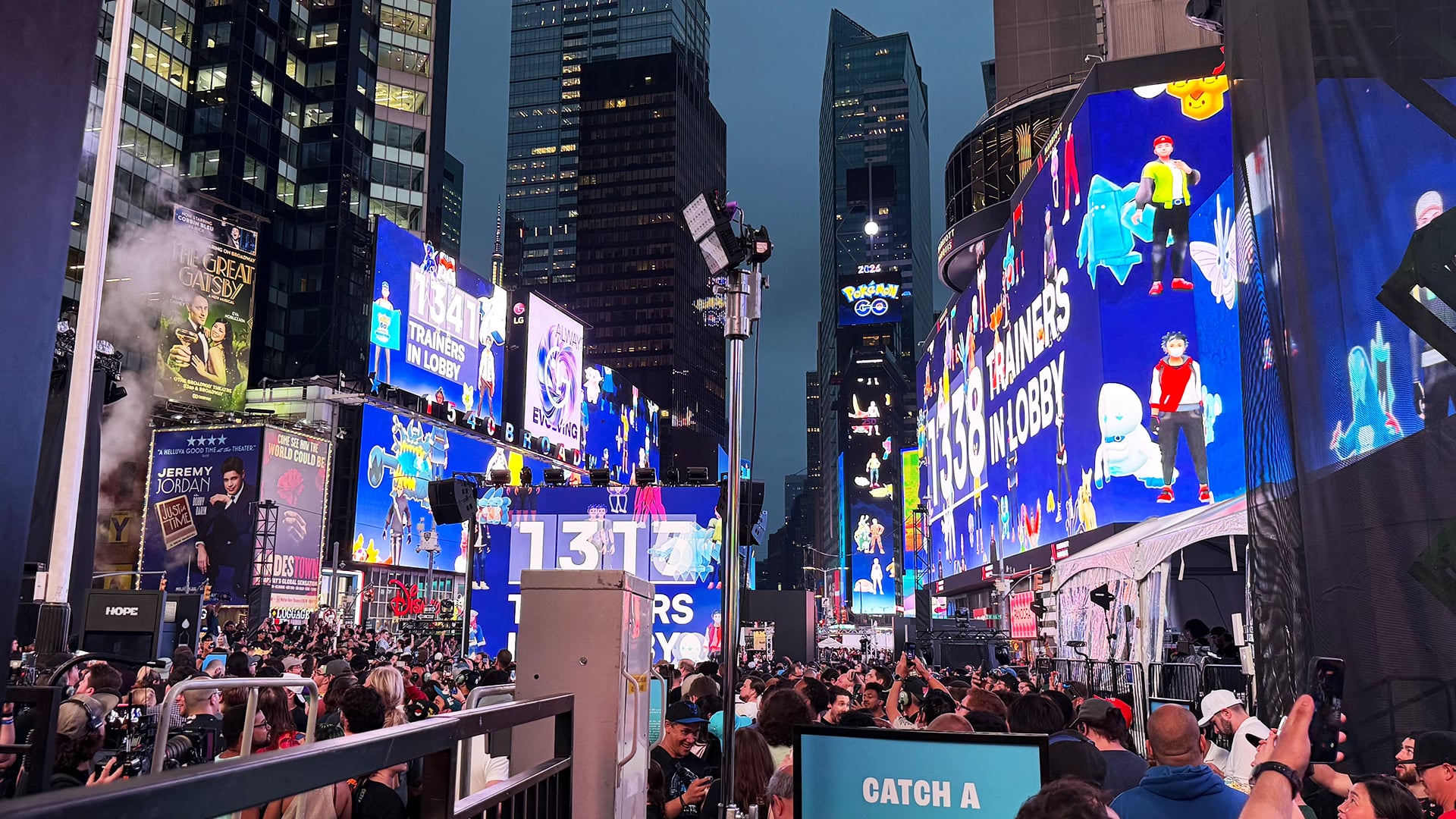 Mewtwo takes over Times Square as Pokémon recreates original Pokémon Go trailer